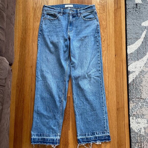 Abercrombie & Fitch Curve Love Low Rise Baggy Jeans, Womens Size 28 (6R) - Picture 3 of 6